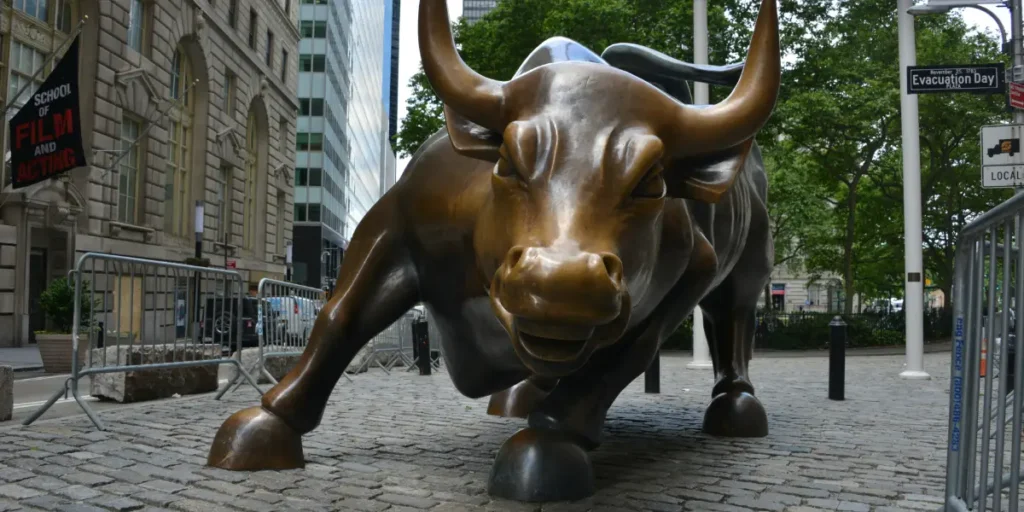 wall street bronze bull market scupture
