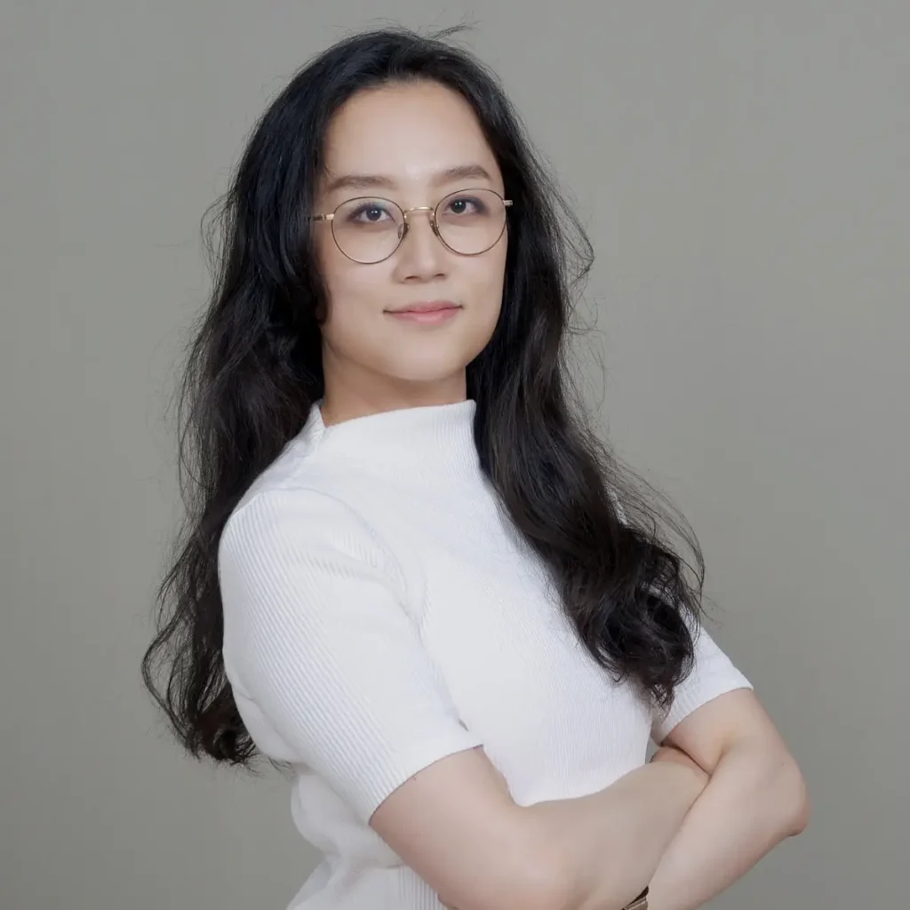 headshot of Caroline Wu
